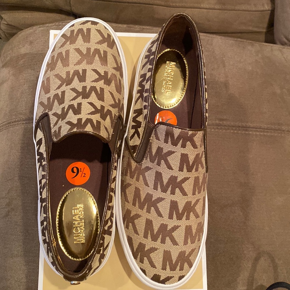 NWT Michael Michael Kors ladies slip-on sneakers size 9.5